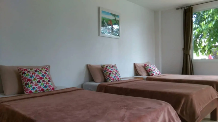 Standard Triple room