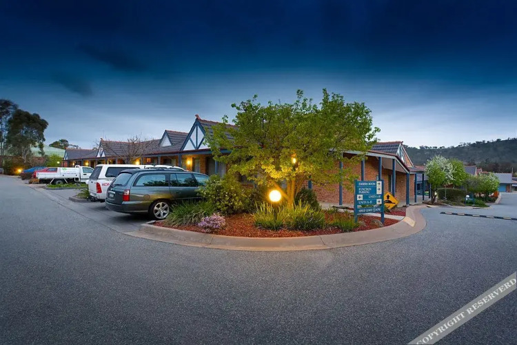 Blazing Stump Motel & Suites Over view