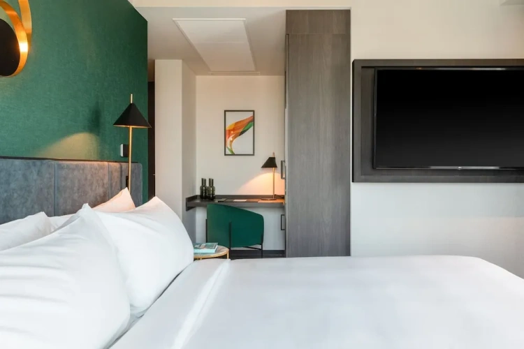 Deluxe Double room with city view