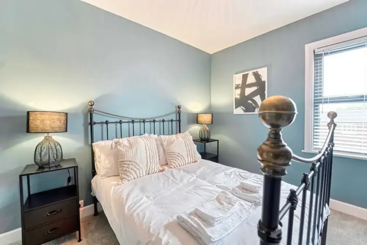 Host Stay Barton Road House