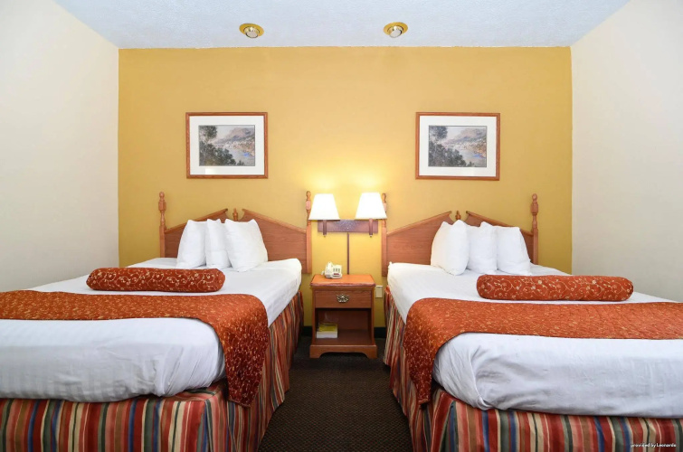 Red Roof Inn & Suites Clinton, MS