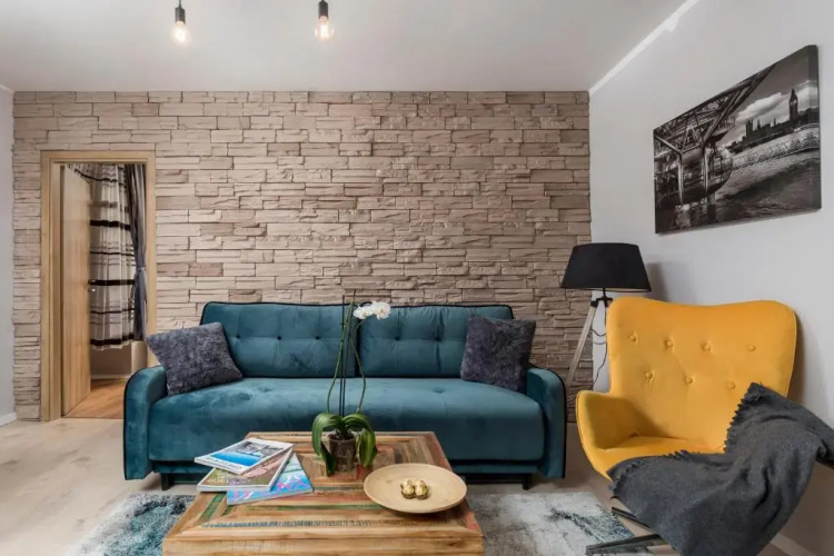 4 Season Apartments