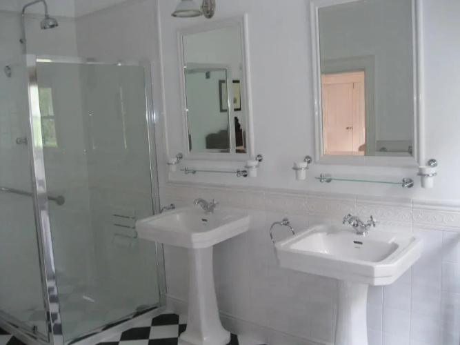 Delphi Lodge