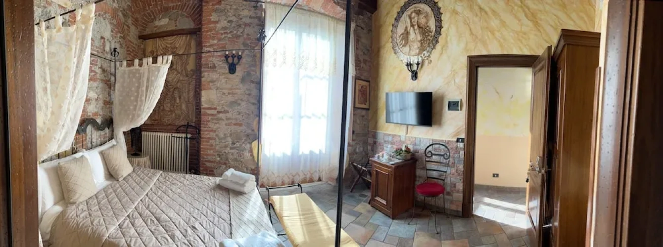 Standard Double room with city view