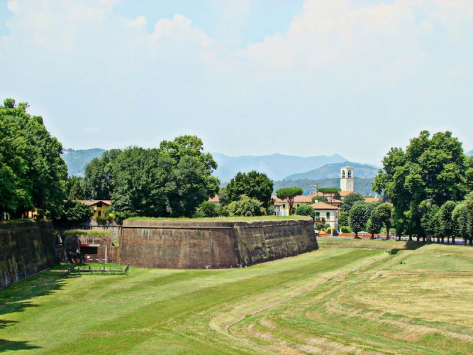 Apartment in Lucca Near Piazza Napoleone