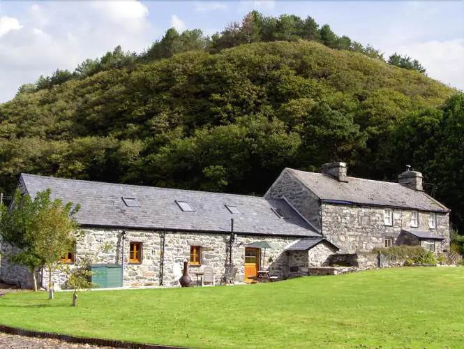 Glasfryn Barn