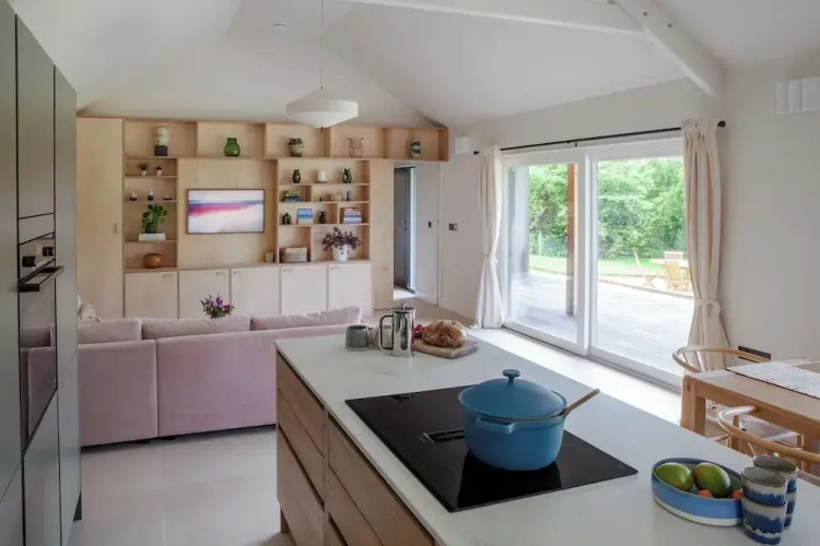 2-bed Eco Friendly Home - Sleeps 4 - Parking