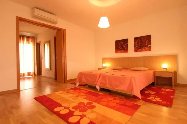 3 Bedrooms Apartment