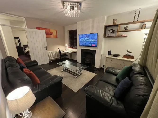 Specious 2 x Double Bedroom Flat in London E18