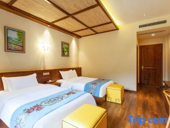 Standard Twin room with mountain view
