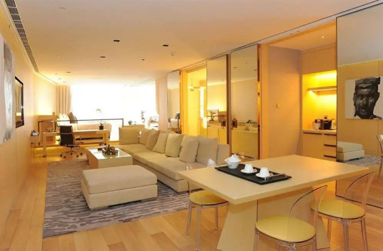 Gallery Hotel