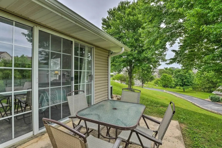 Branson Studio: 3 Mi to Ozark Hills Winery