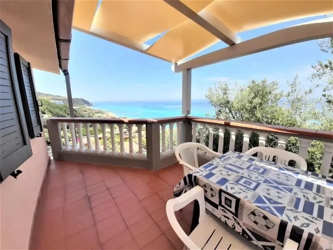 2 Bedrooms Apartment with sea view