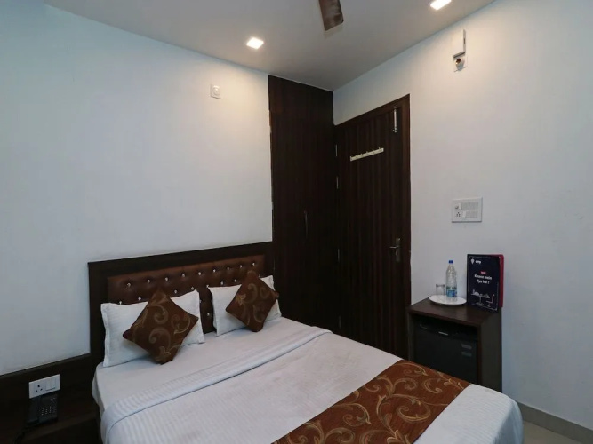 OYO 11648 CP Residency