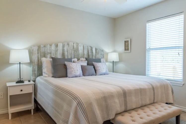 4 Bedrooms Cottage