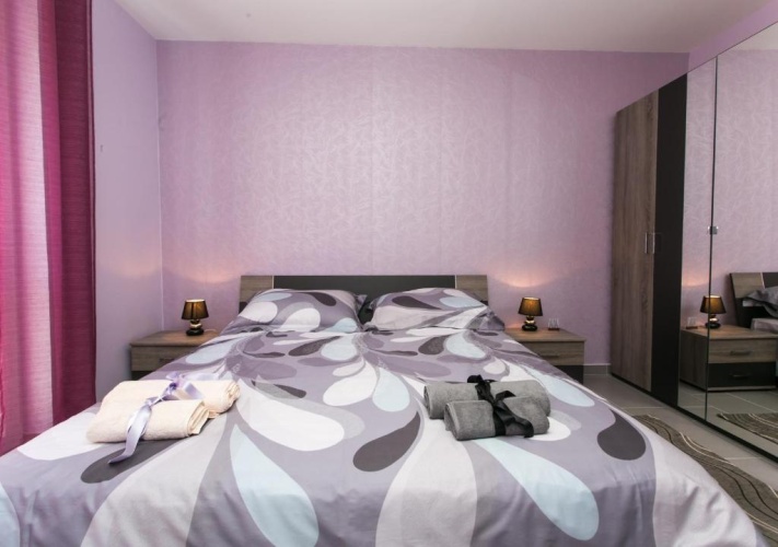 2 Bedrooms Luxury Apartment with balcony