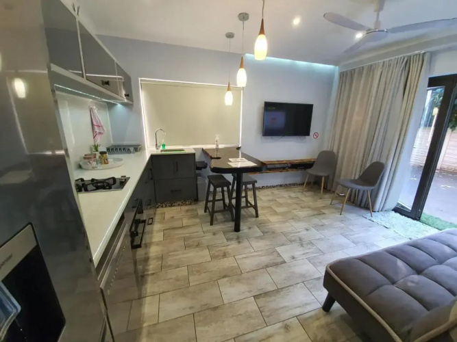 Guest House on Gillian Unit 1