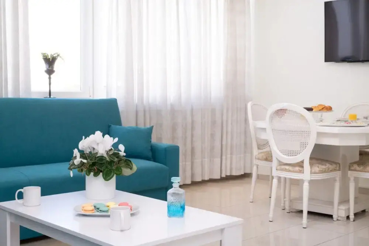 Elegant Harbour Apartment