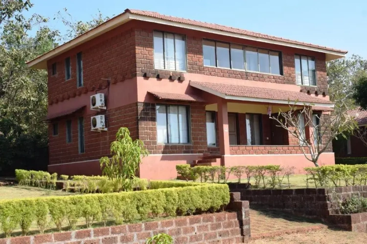 4 Bedrooms Cottage