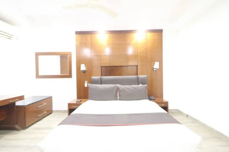 GoldRoom