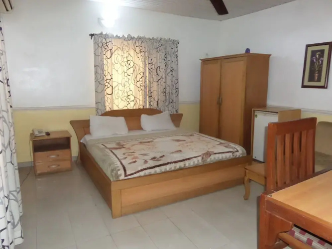 Bakis Continental Hotel