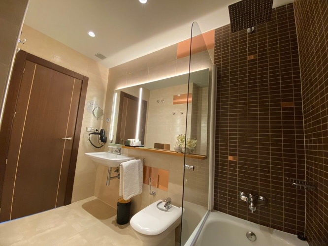 ON ALETA ROOM designed for adults photo 13