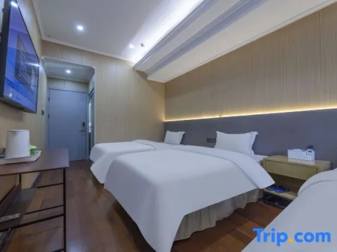 Comfort Triple Family room