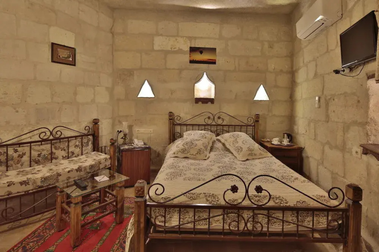 Maccan Cave Hotel
