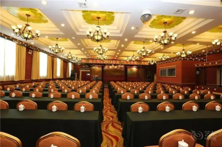 Skylakes Hotel