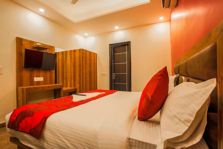 Embellish Inn