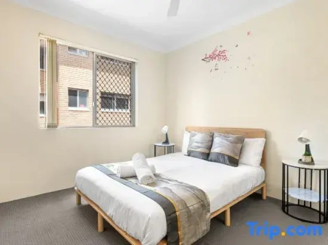 2 Bedrooms Apartment