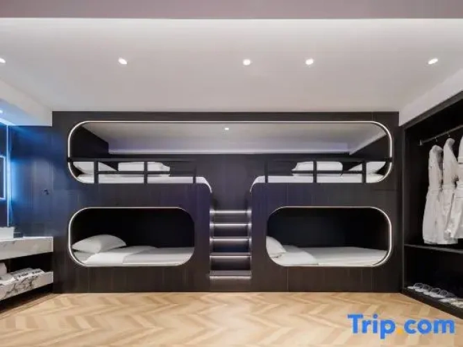 Deluxe Quadruple room