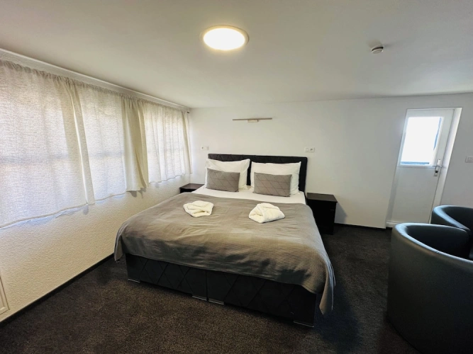 Suite with balcony and with city view