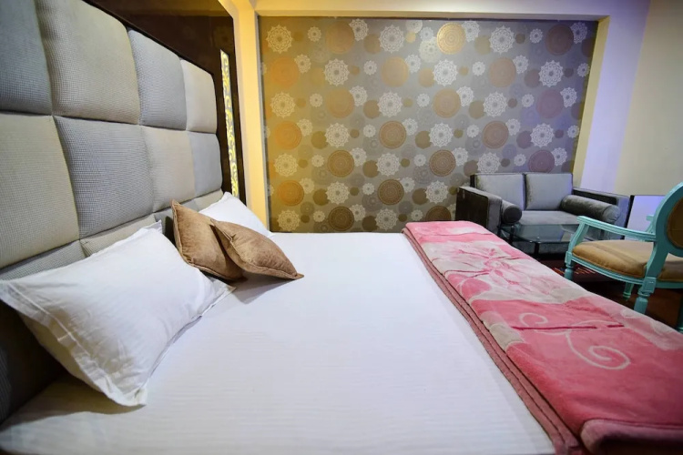 Shyampuriya Palace By FabHotel