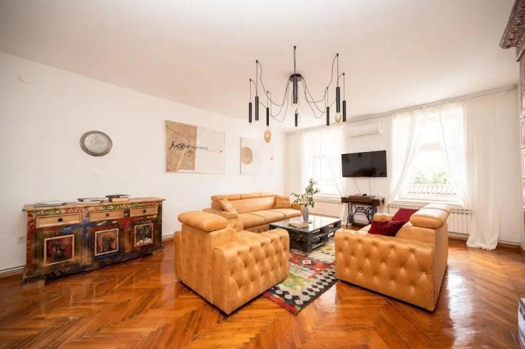 Authentic Design 2bdr Apartment in Old Town