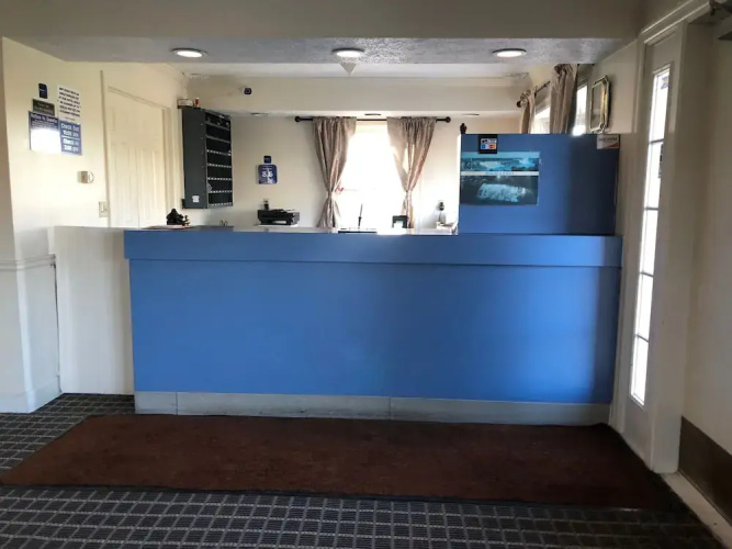 Royal Inn Victor