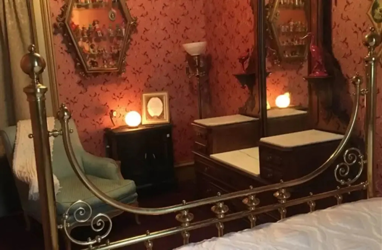 Nicki Lee Mansion