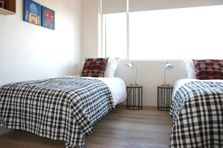 4 Bedrooms Luxury Apartment with balcony and with city view