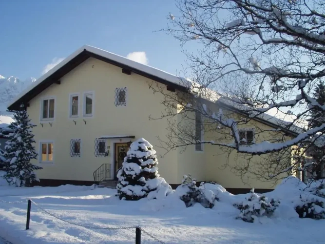 3 Bedrooms Apartment