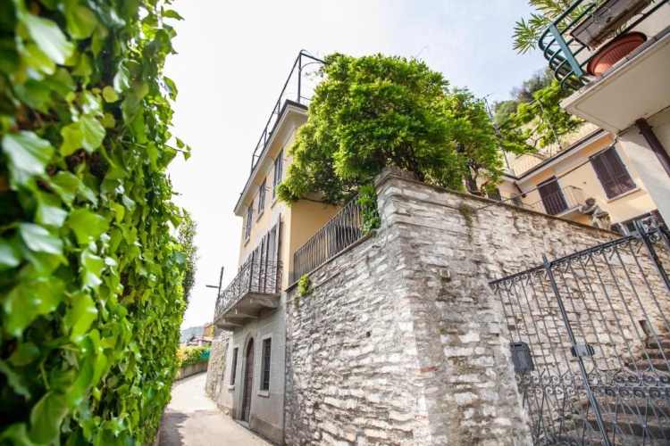 2 Bedrooms Villa