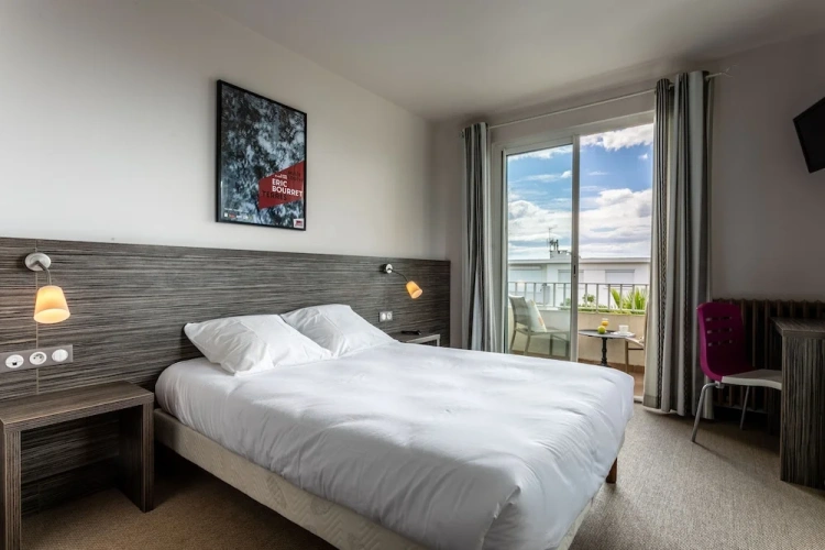 Standard Double room with balcony and with partial sea view