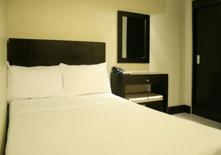 Green Glass Hotel