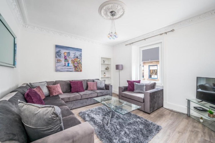 3 Bedrooms Apartment