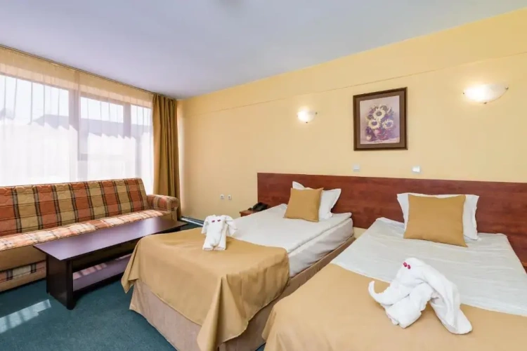 Standard Triple room