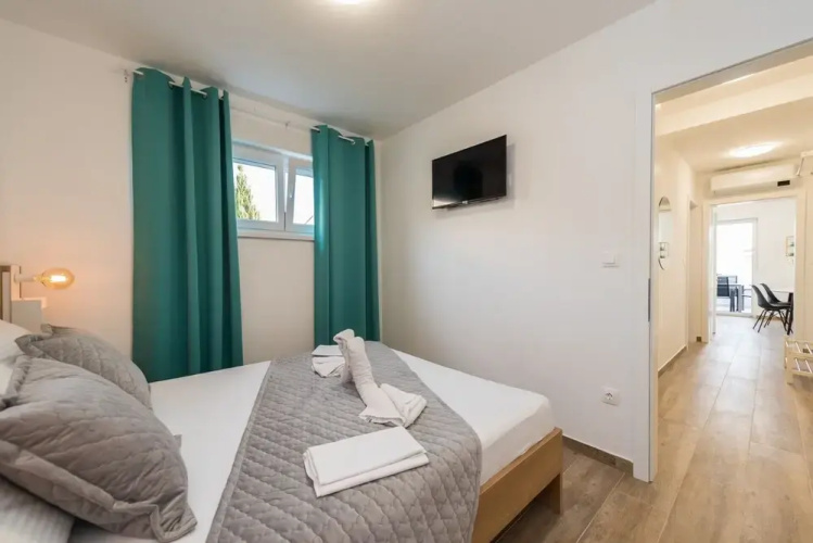 Pool Apartments Banta B
