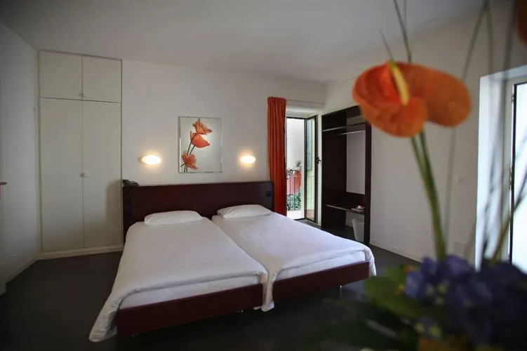 Vista Lakefront Boutique Hotel