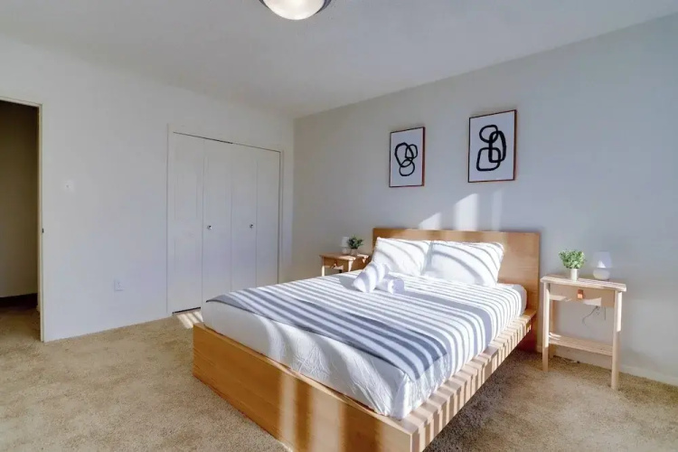Spacious 2BR Apartment in Crystal City