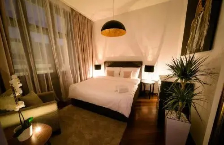 Triplex Kings Apartment in Old Town