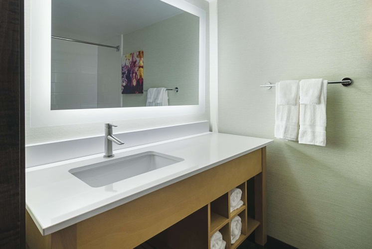La Quinta Inn & Suites by Wyndham Orange County Airport photo 10