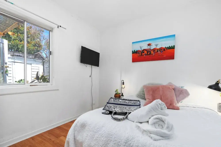 Beach house 2km CBD
